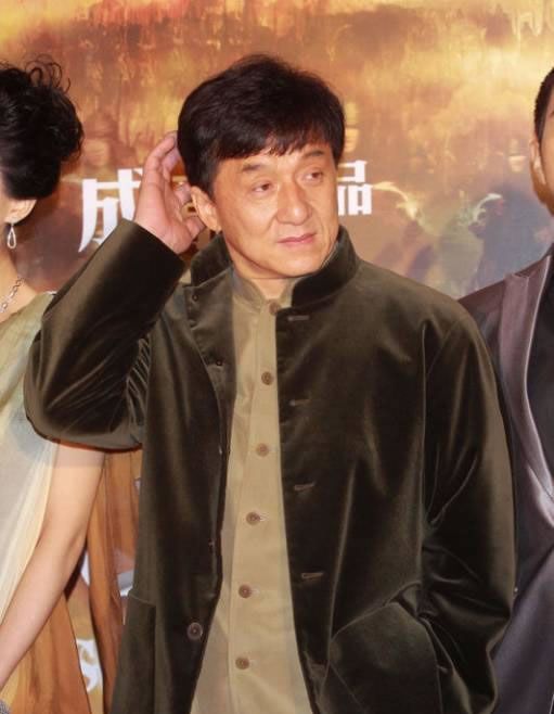 成龙出席活动喜笑颜开心情佳成龙出席活动图片48