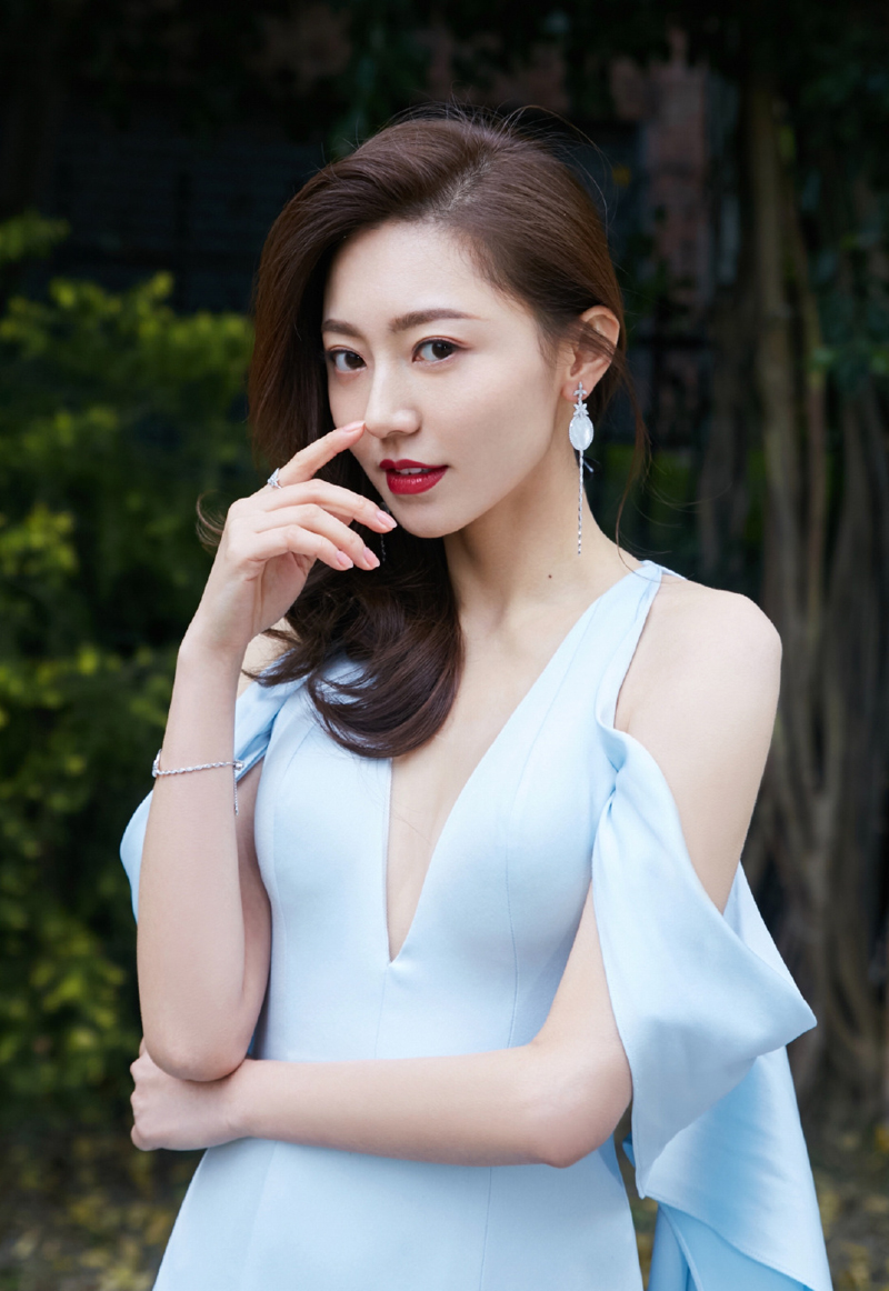 黄梦莹蓝色礼服性感写真图片25
