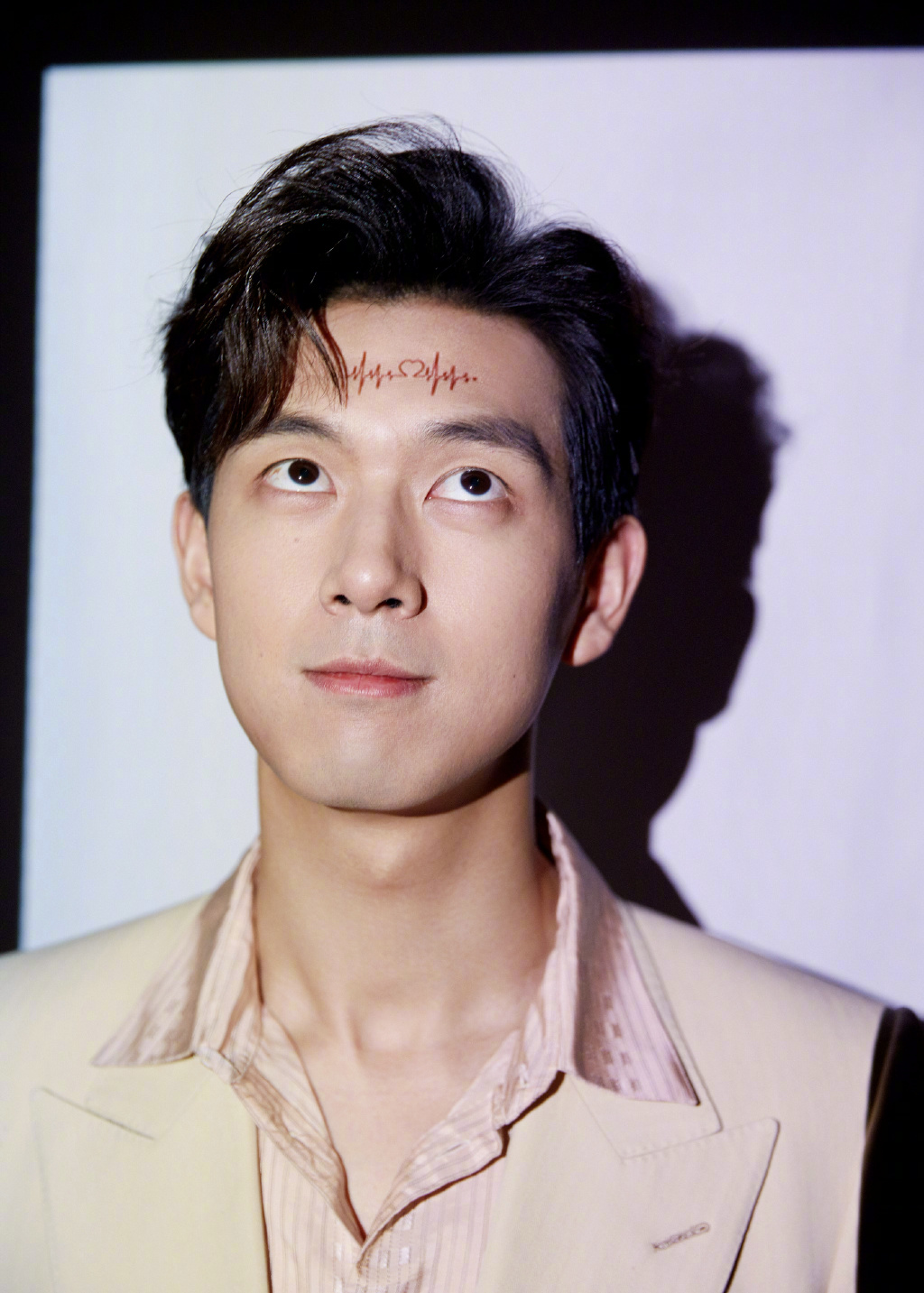 李现复古文艺型男写真图片26