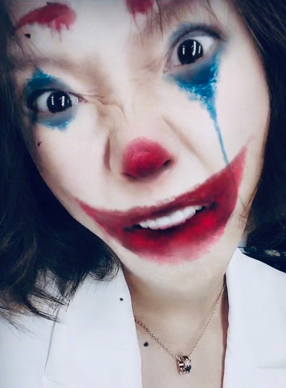 > 王珞丹小丑妆容自拍图片(1/8)