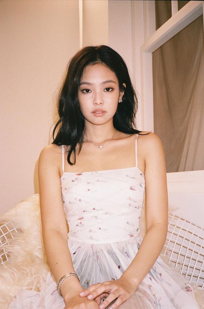 简介:jennie金智妮复古风性感写真,分享一组金智妮(jennie)图片给大家