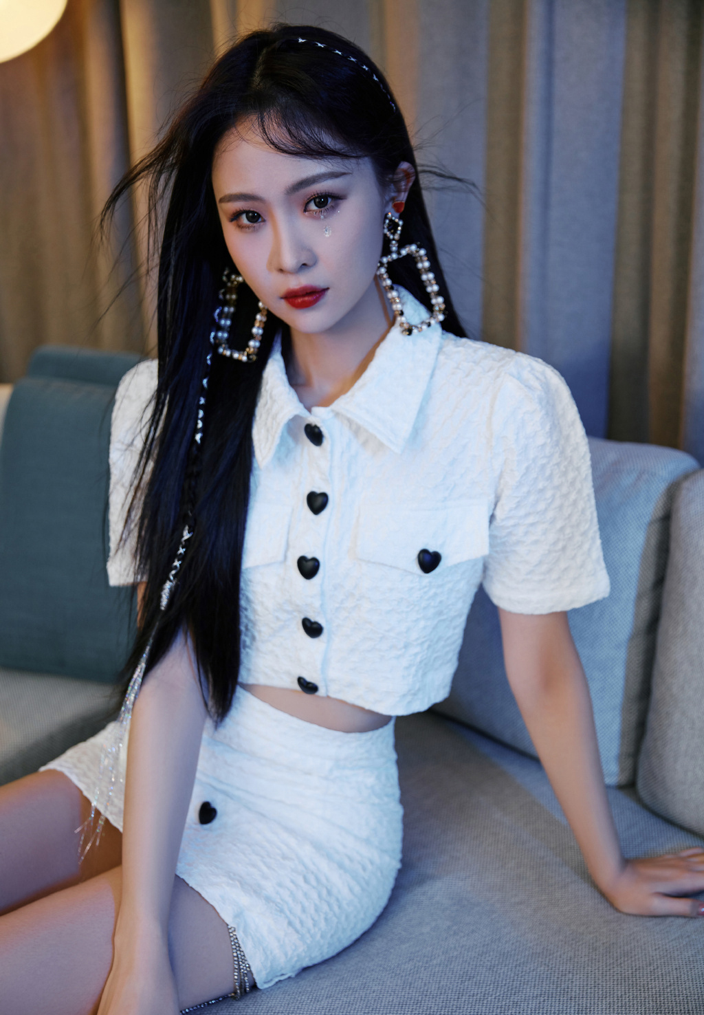 徐紫茵白色爱心连衣裙性感图片写真59