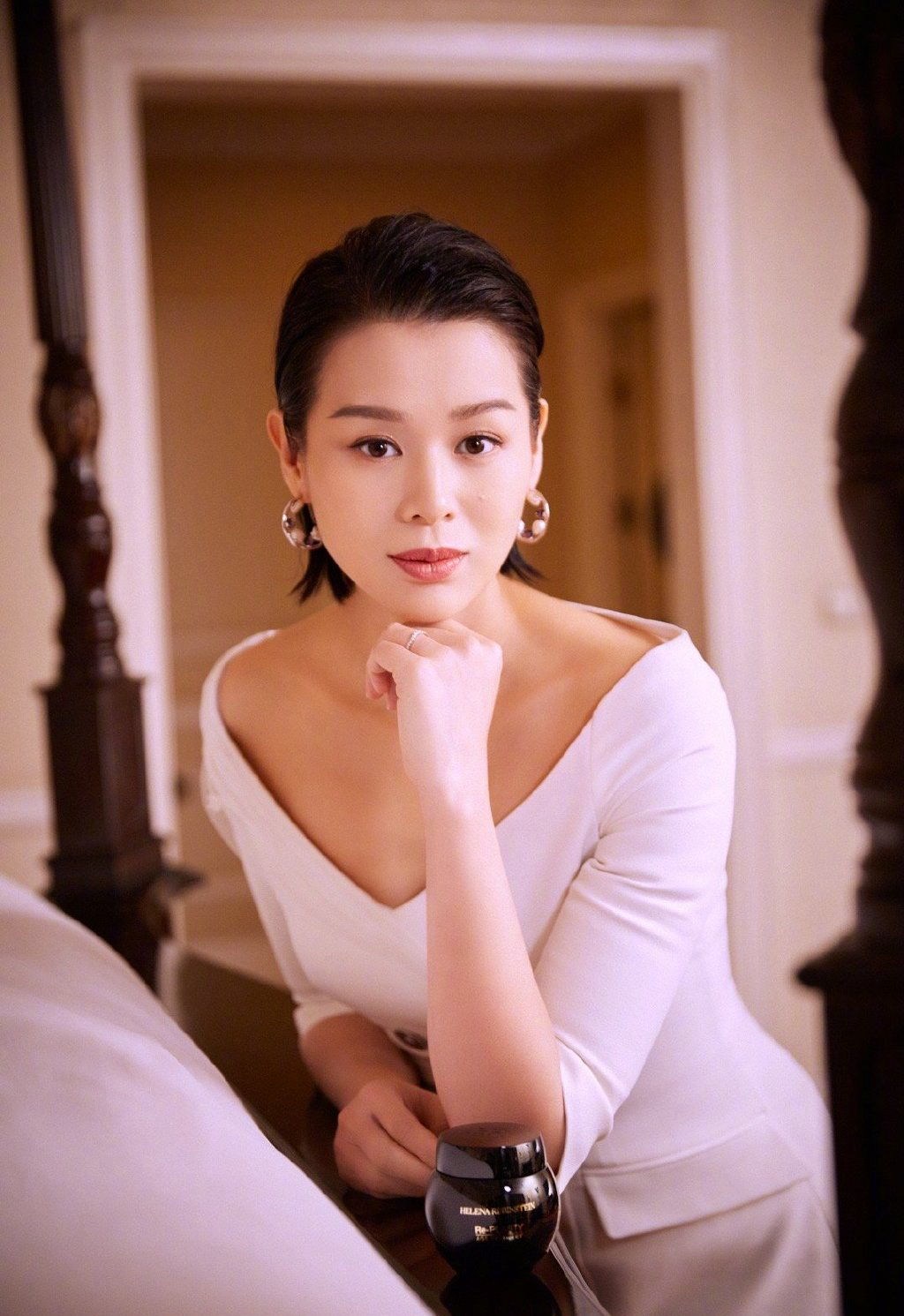 胡杏儿深v抹胸裙性感写真图片19
