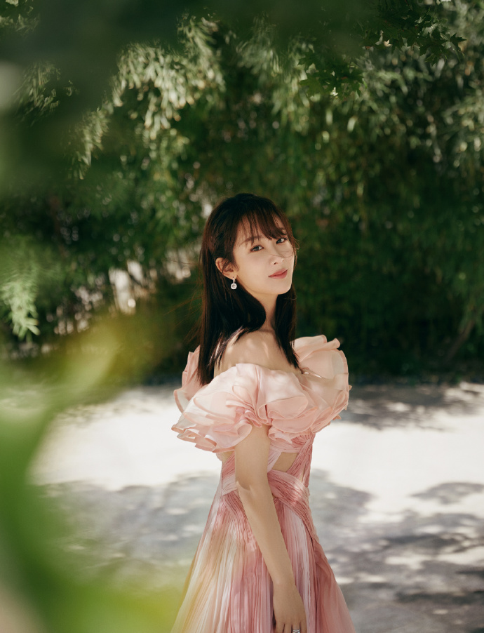 杨紫性感妩媚长裙写真图片56