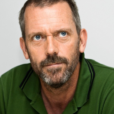 简介:休·劳瑞半身写真图片,分享一组休·劳瑞图片给大家,图中的明星