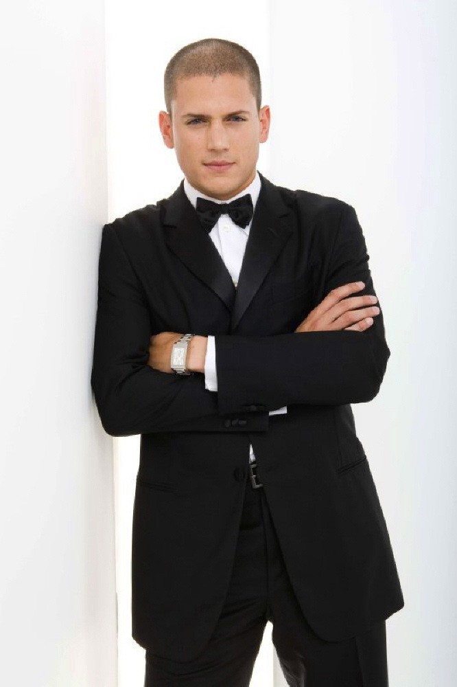 文特沃斯米勒光头黑色西装写真55