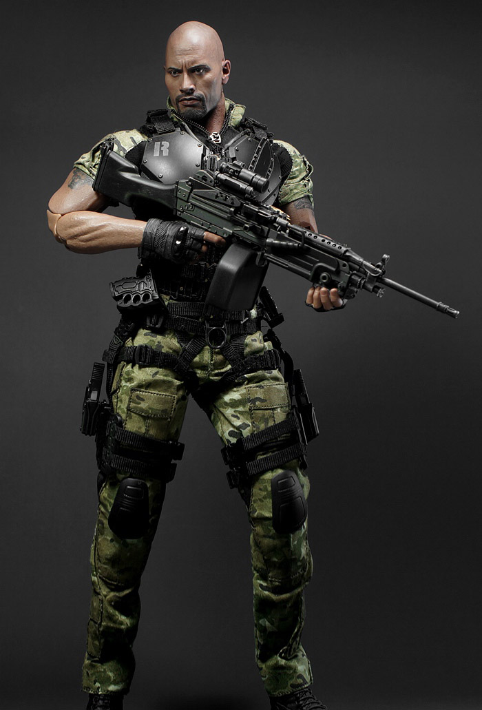 道恩强森迷彩服扛枪霸气写真图片414