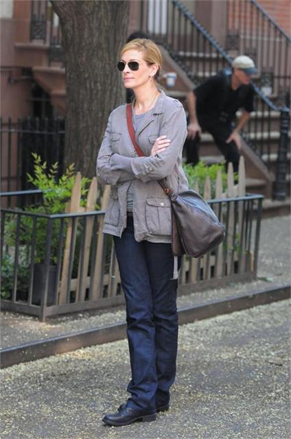 朱莉娅罗伯茨吃祈祷爱片场花絮图片28