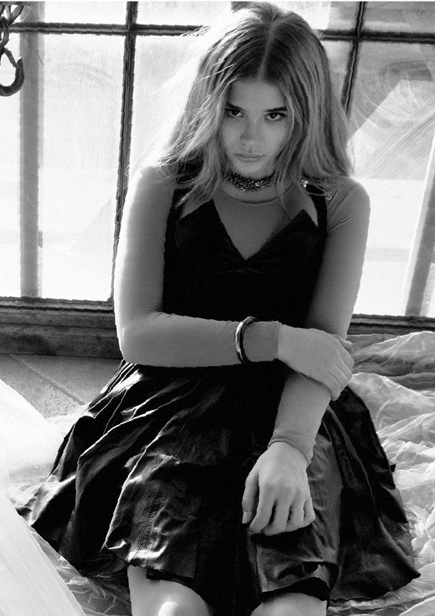 科洛格蕾斯莫瑞兹黑白时尚写真图片78