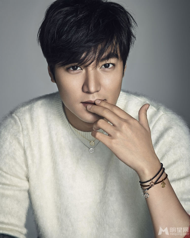 简介:李敏镐代言写真曝光 长腿男神魅力四射,分享一组李敏镐图片给