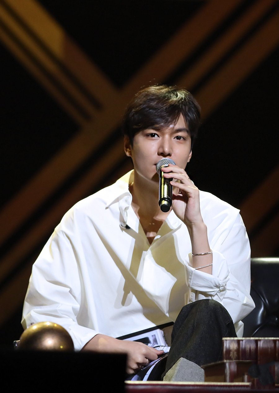 李敏镐粉丝见面会高清图片白色衬衫的翩翩少年1818