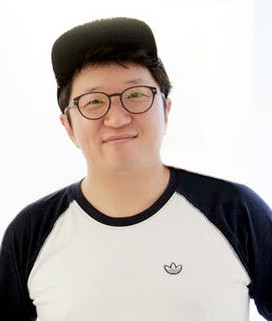 简介:郑亨敦年轻照片曝光 炫耀过去苗条身材,分享一组郑亨敦图片给