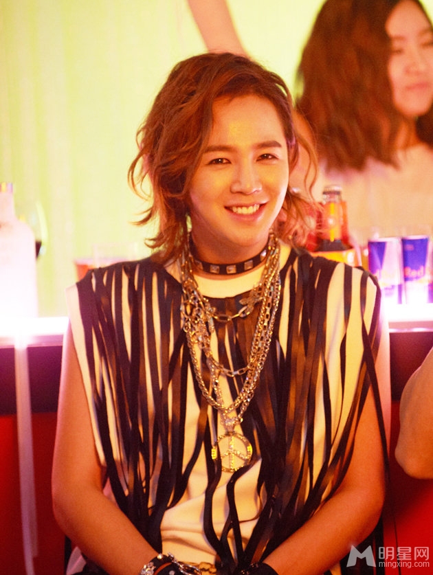 张根硕心跳mv图张根硕图片25