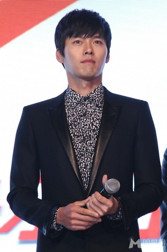 玄彬现身上海活动遭粉丝热情熊抱玄彬图片49