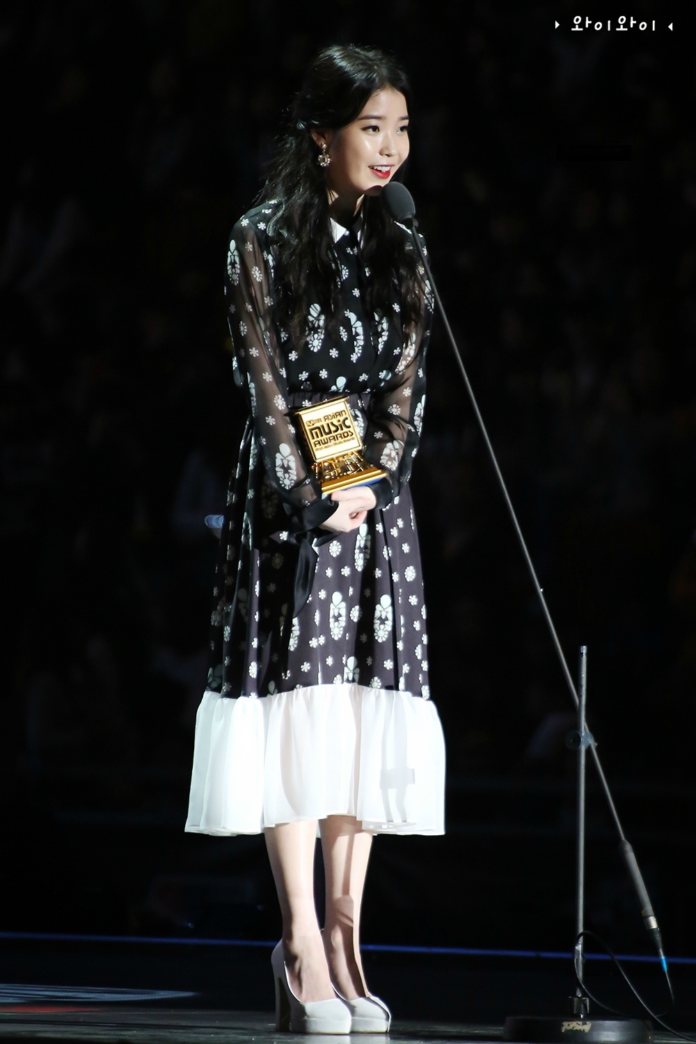 iu李智恩2014mama盛典出席图白色礼服犹如女神28