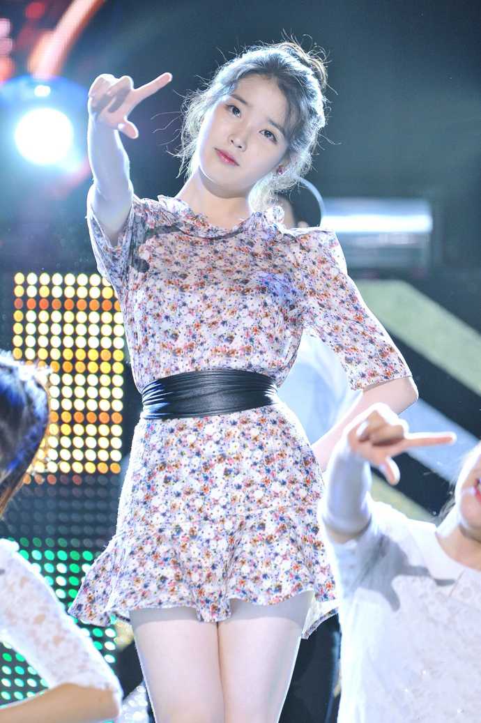 iu李智恩碎花裙清新迷人图片,李知恩图片-第3图