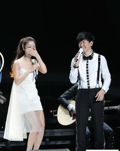 > 林心如助阵林俊杰演唱会 谈与林志颖旧日恋情图片(2/6)