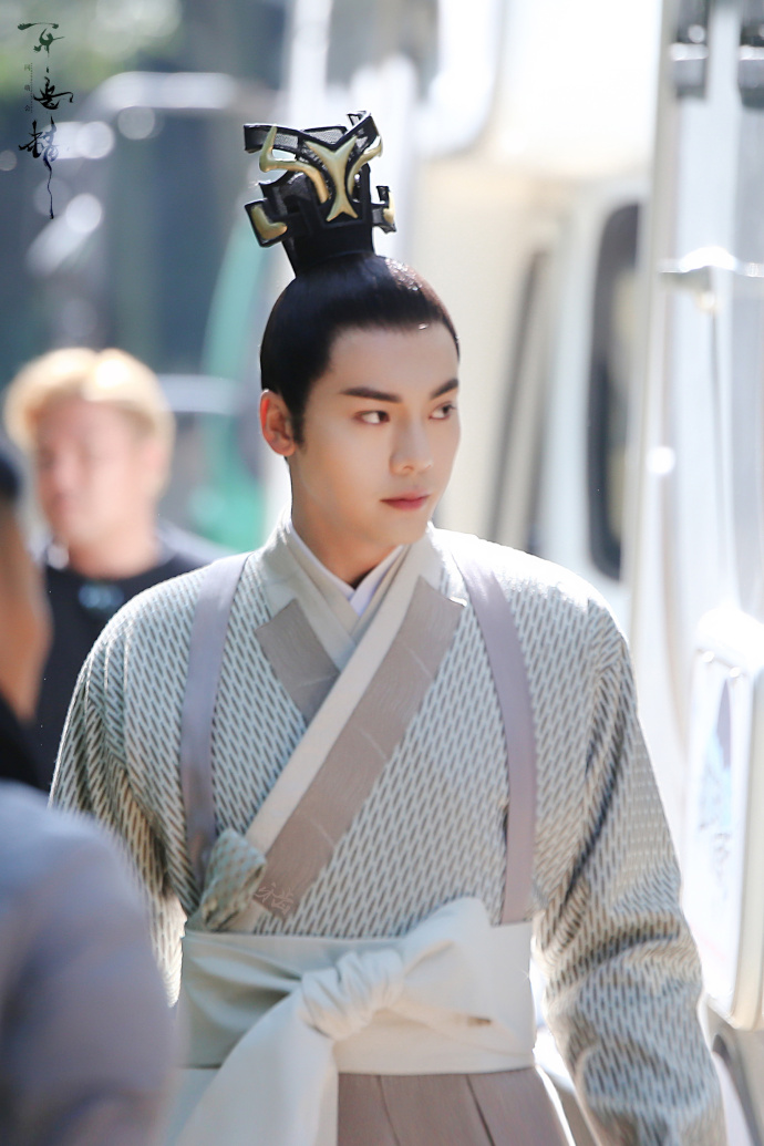 简介:陈伟霆醉玲珑剧照图片,分享一组陈伟霆图片给大家,图中的明星