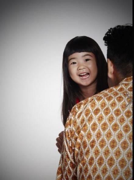 曹格微博晒出与姐姐grace和joe的春日大片26