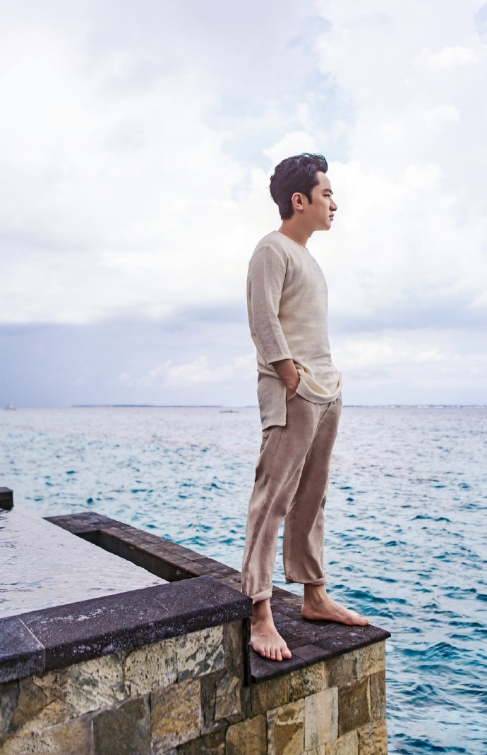 简介:王祖蓝李亚男图片 王祖蓝李亚男结婚两周年写真图片,分享一组