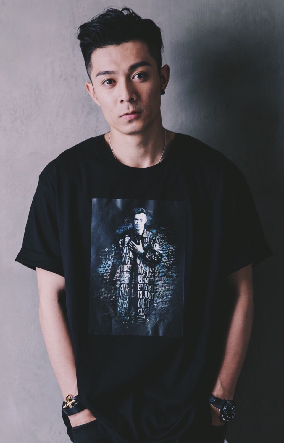 周柏豪休闲帅气写真图片56