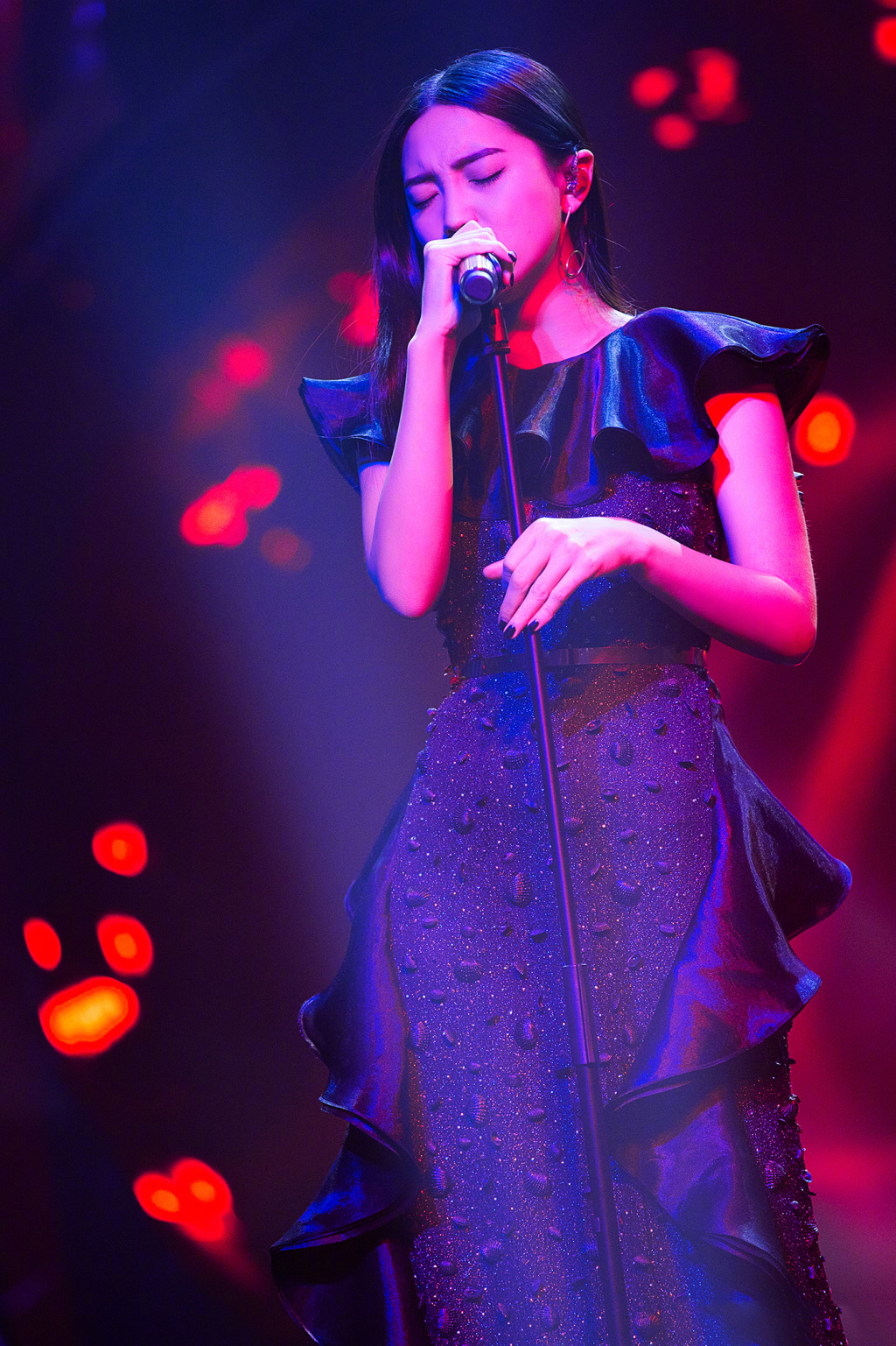 简介:《歌手》张天第三期高清图片,分享一组张天图片给大家,图中的