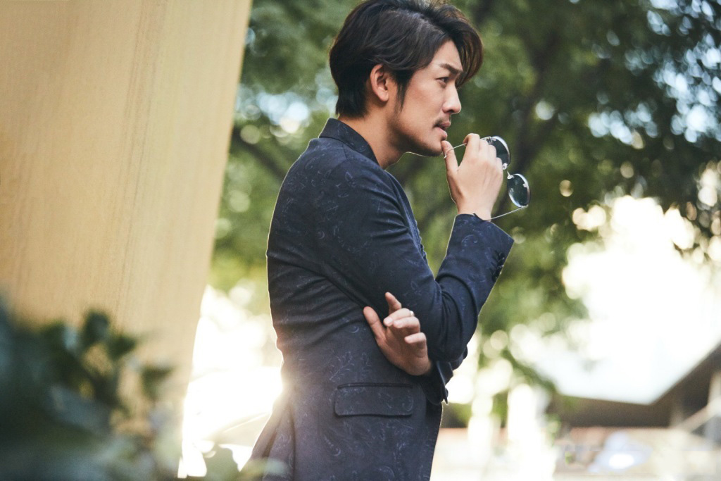 张博绅士雅痞街拍写真图片66