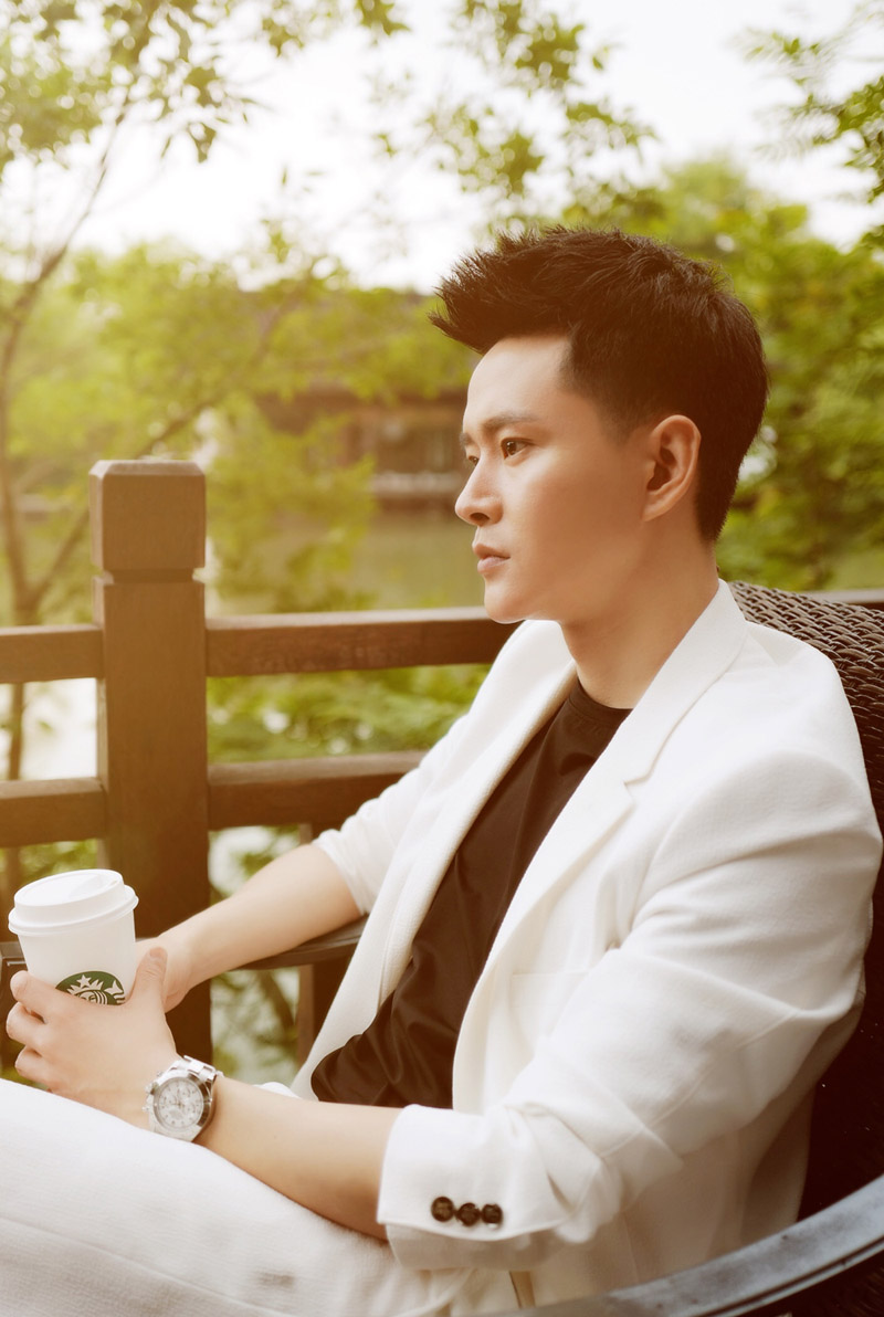 黄宥明白色西装文艺范写真高清图片35