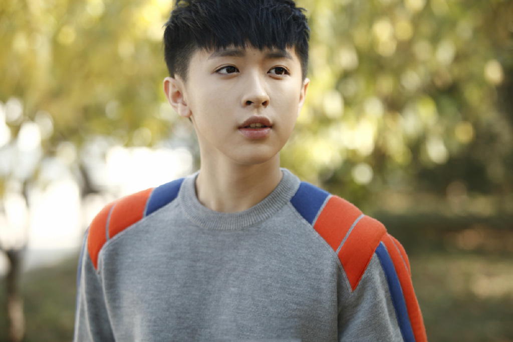 张逸杰唯美写真图片化身秋日里的摄影师56