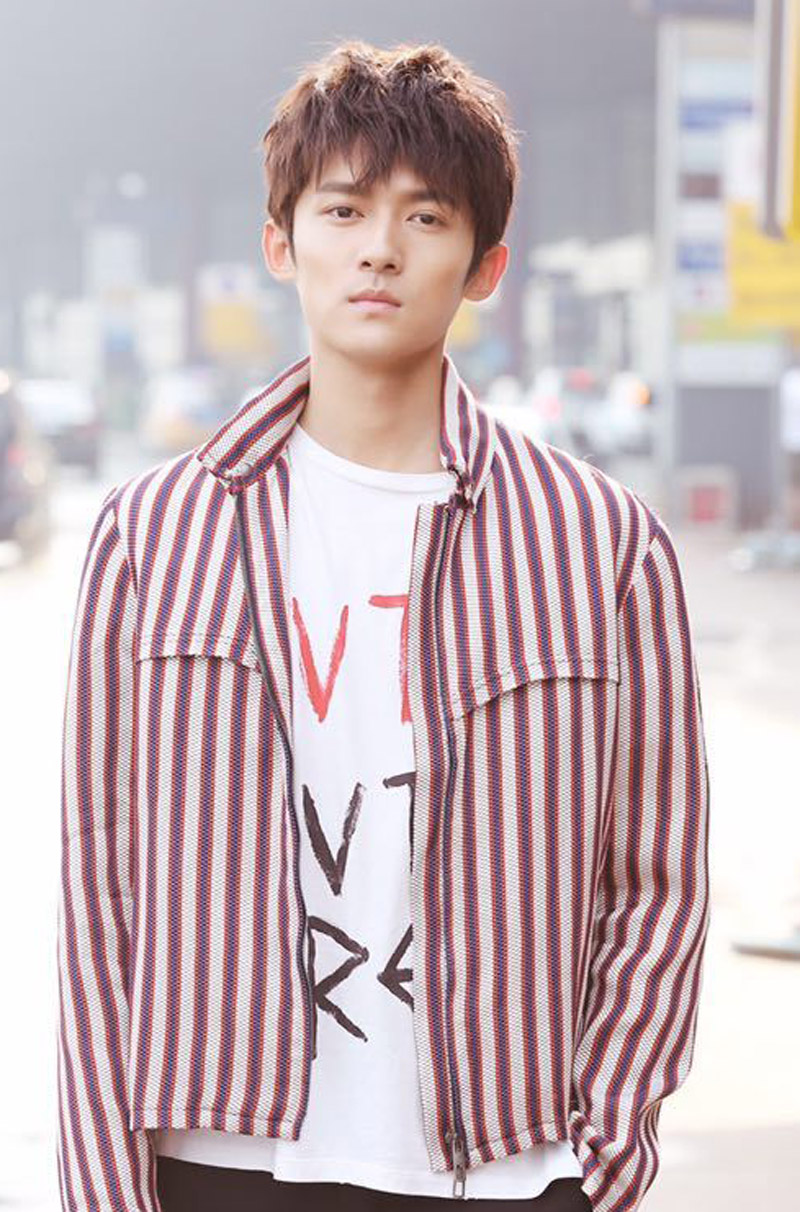 > 佟梦实帅气机场照图片(1/4)