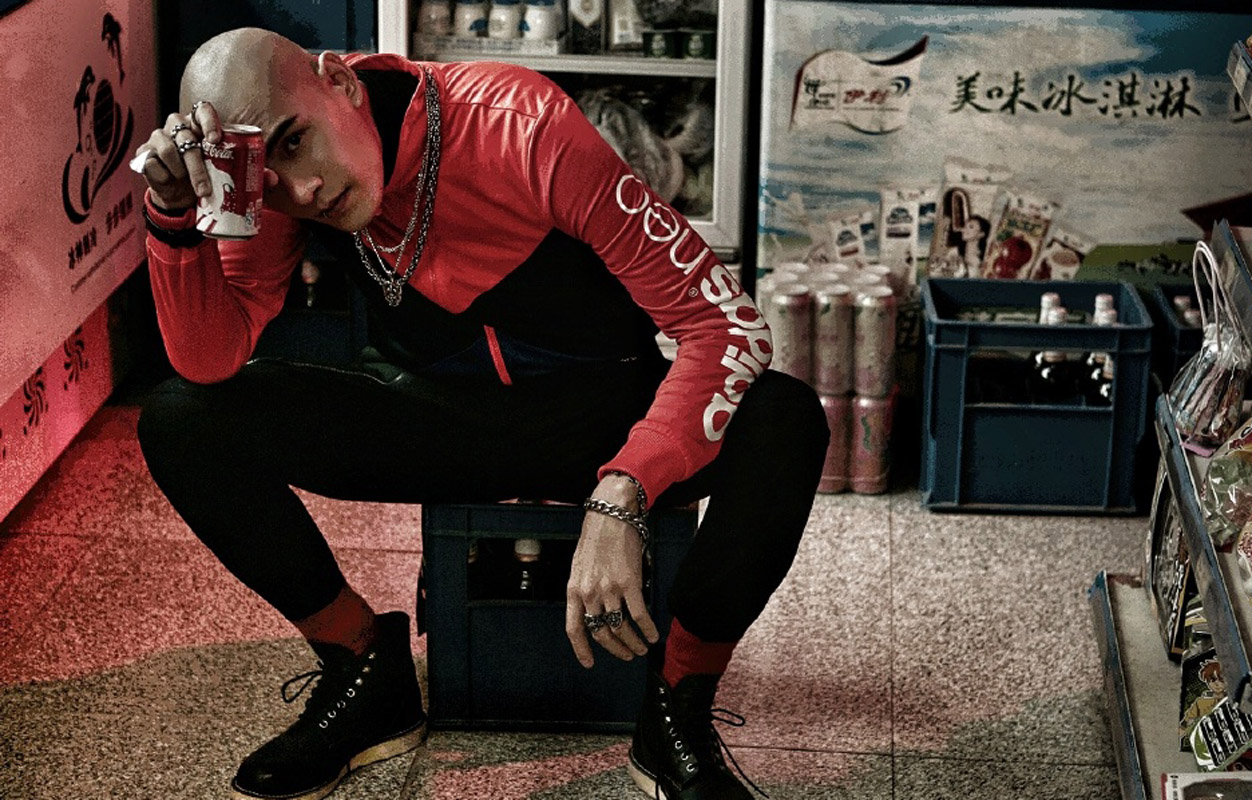 经超酷痞光头造型时尚街拍图片48