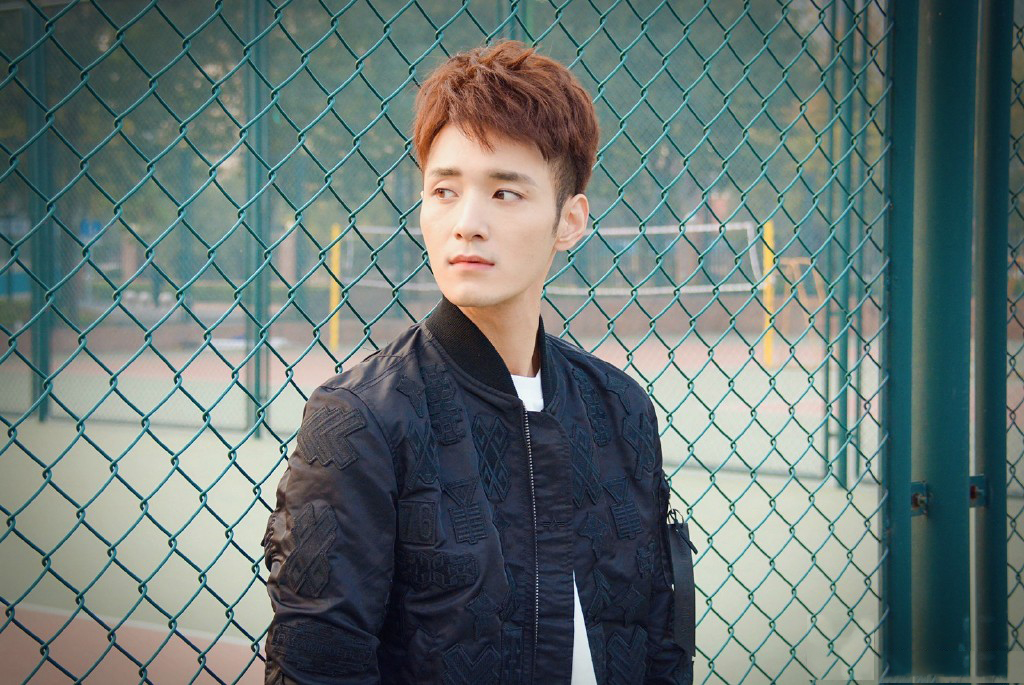 何奉天高冷美男帅气图片