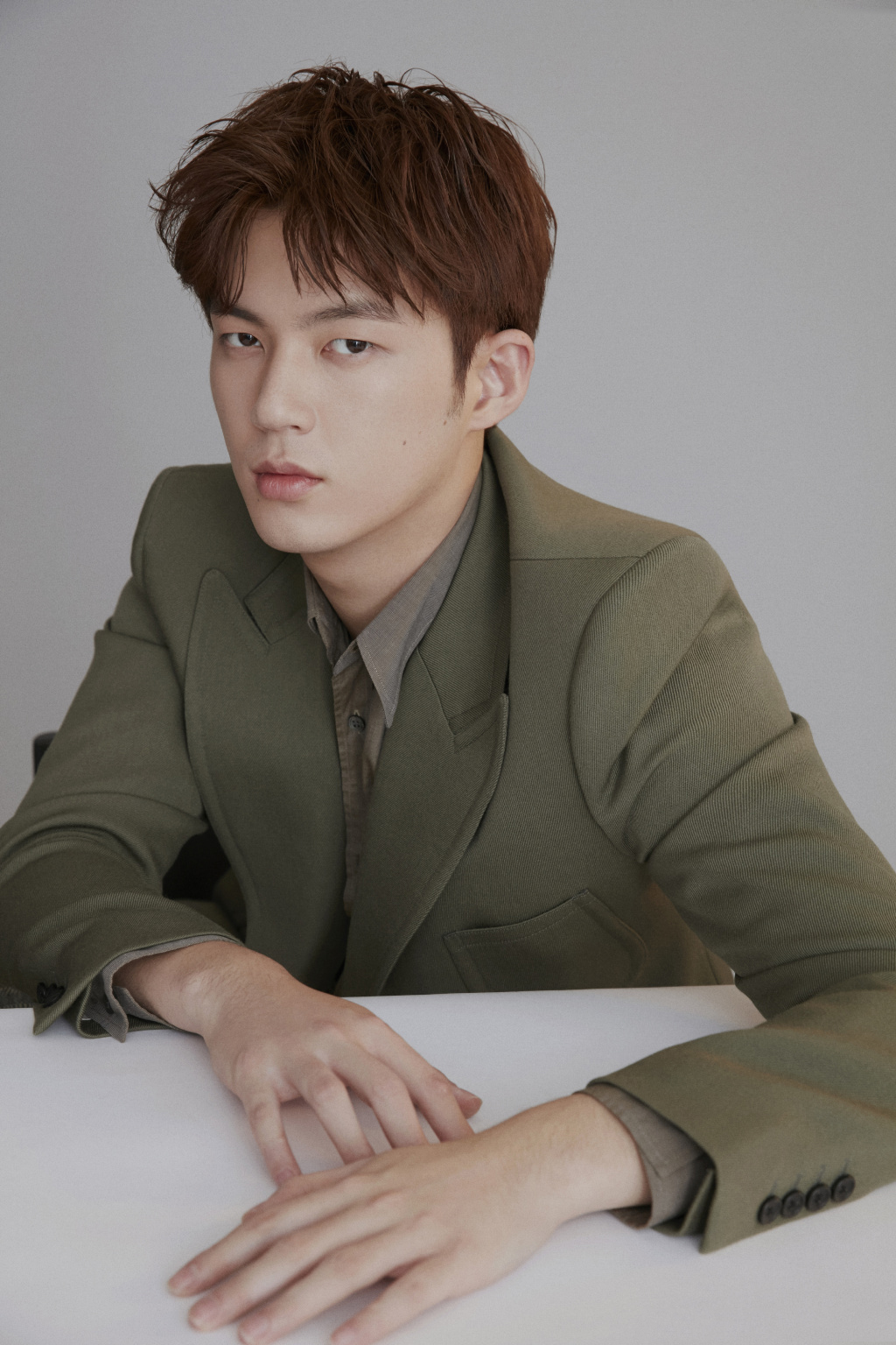 董力西装帅气杂志写真高清图片58