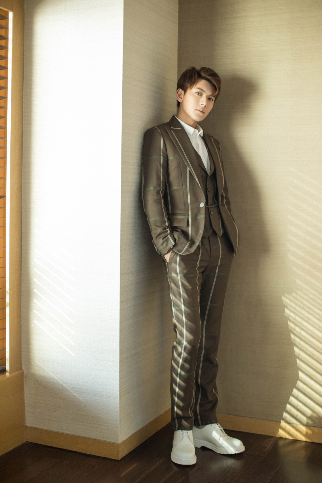 陈翔褐色条纹西装英伦风帅气图片24