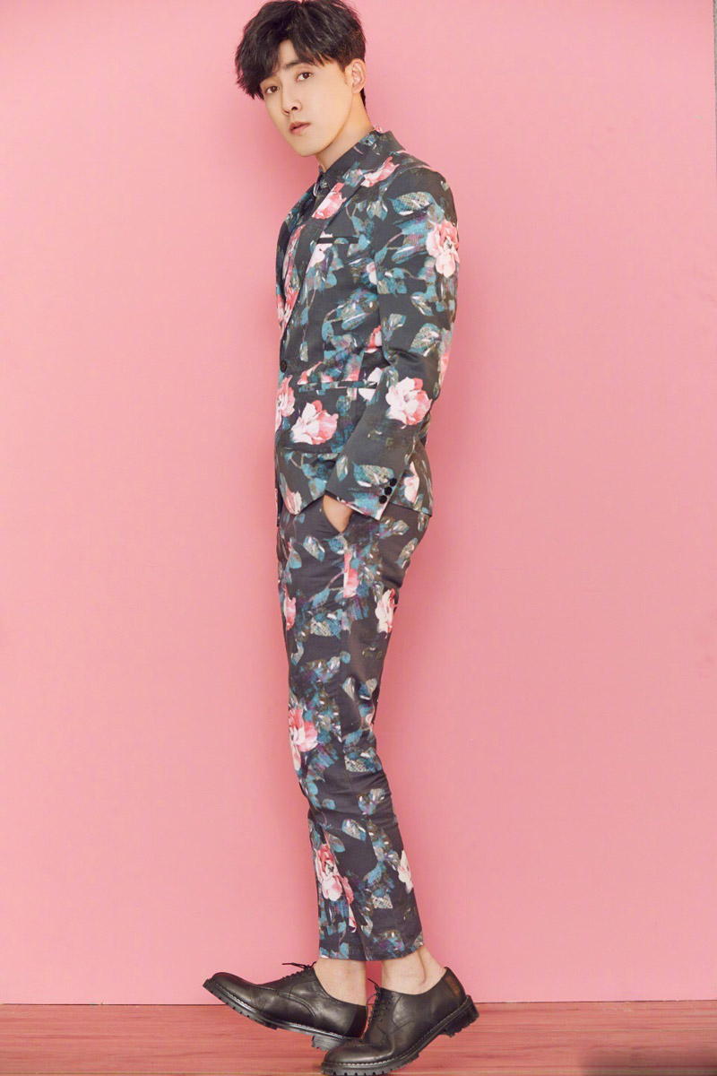 张睿儒雅绅士风西装写真高清图片29