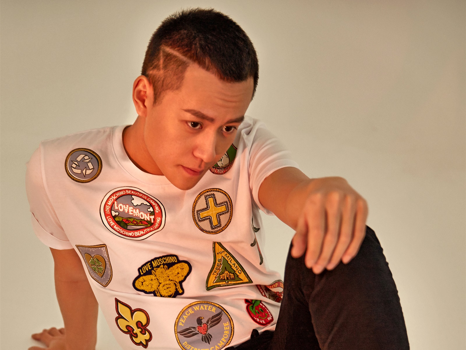 秦俊杰相关图片