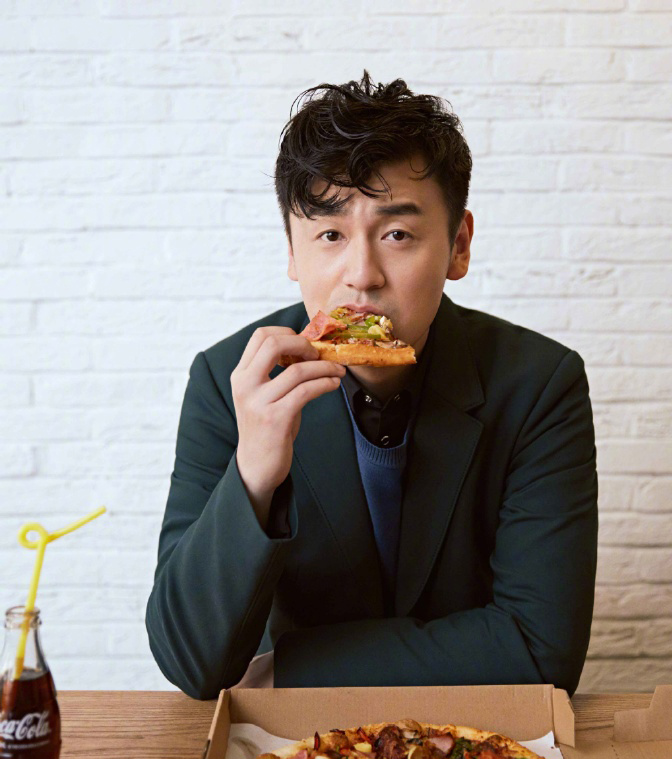 简介:雷佳音最新时尚杂志写真高清图片,分享一组雷佳音图片给大家,图