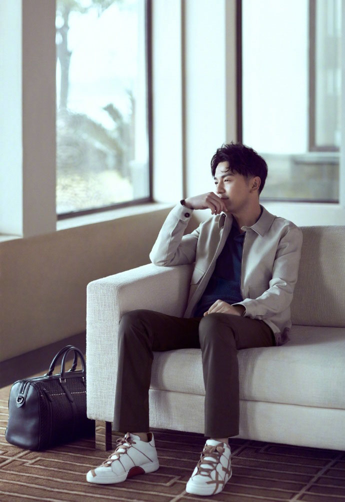 雷佳音休闲风街拍写真图片14