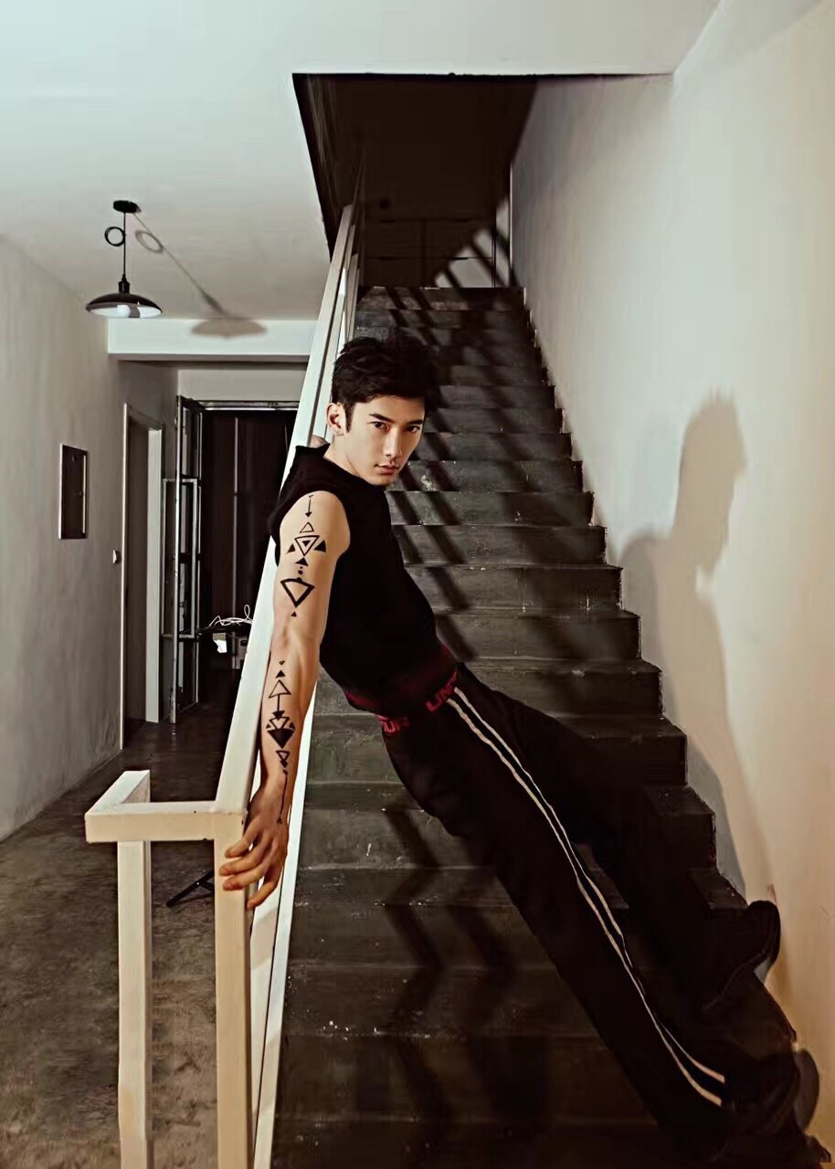 刘芮麟魅力型男帅气杂志写真图片19