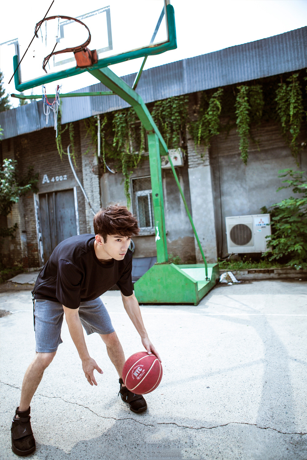 刘芮麟篮球场运动帅气图片25