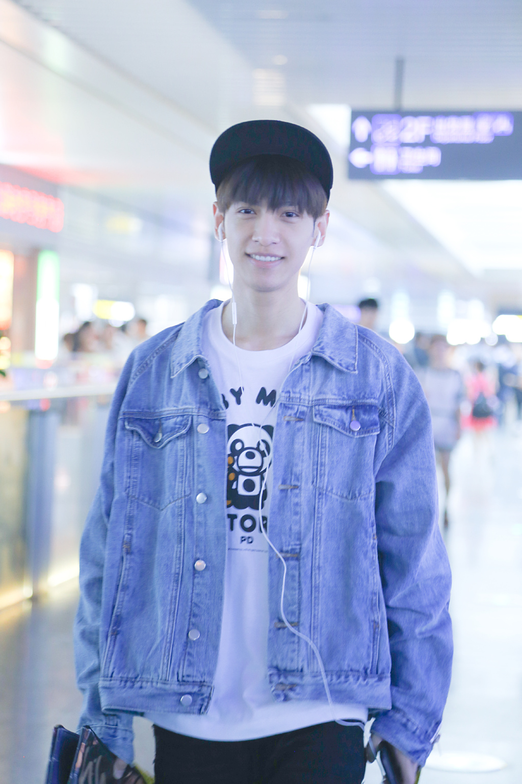 罗云熙牛仔炫酷街拍图片59