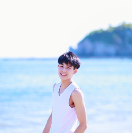 宋威龙海边清新写真图片79