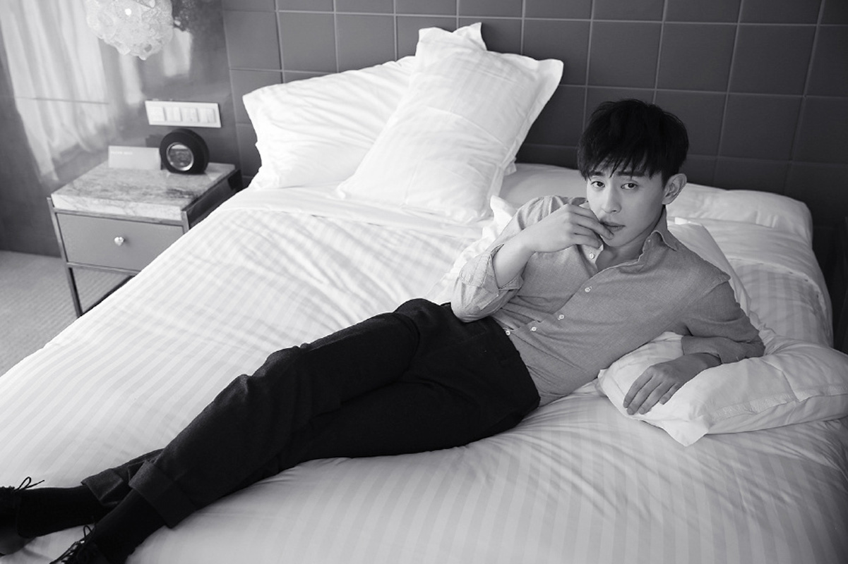 分享一组邓伦图片给大家,图中的明星图片壁纸会点缀你的电脑桌面,美化