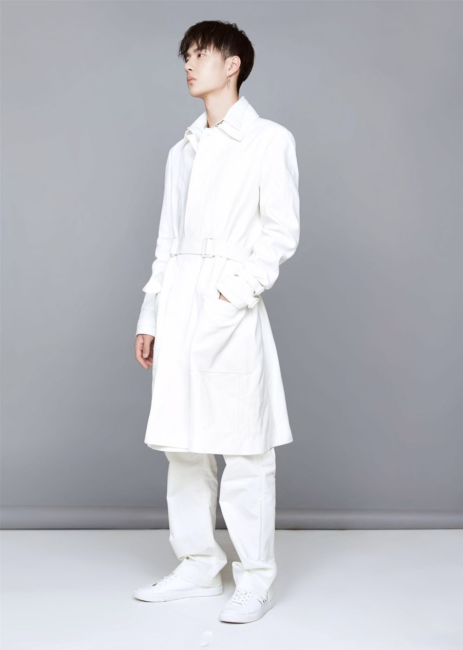 王一博冷峻型男最新白衣写真高清图片44