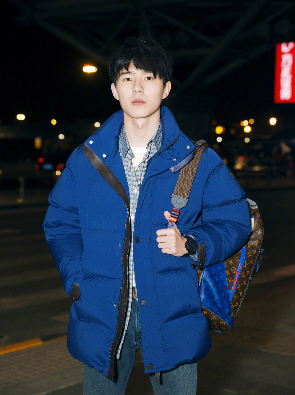 简介:刘昊然巴黎看秀机场街拍图片,分享一组刘昊然图片给大家,图中的