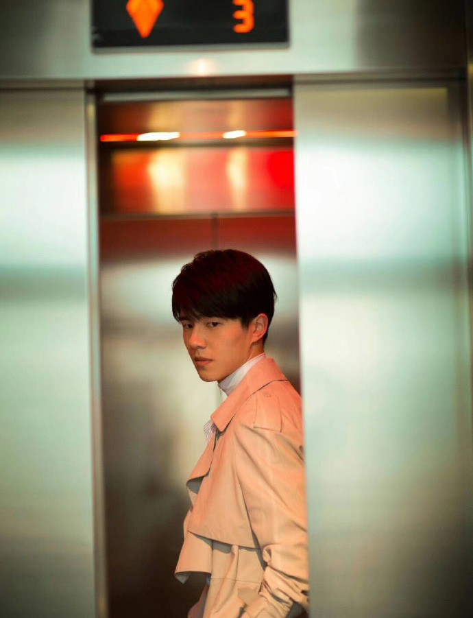 刘昊然品牌发布会帅气风衣写真图片16