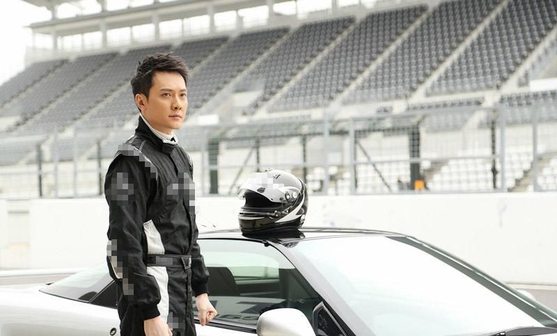 明星图片 大陆 男 韩寒 > 赛车手冯绍峰日本用心赛车挑战韩寒(8/8)