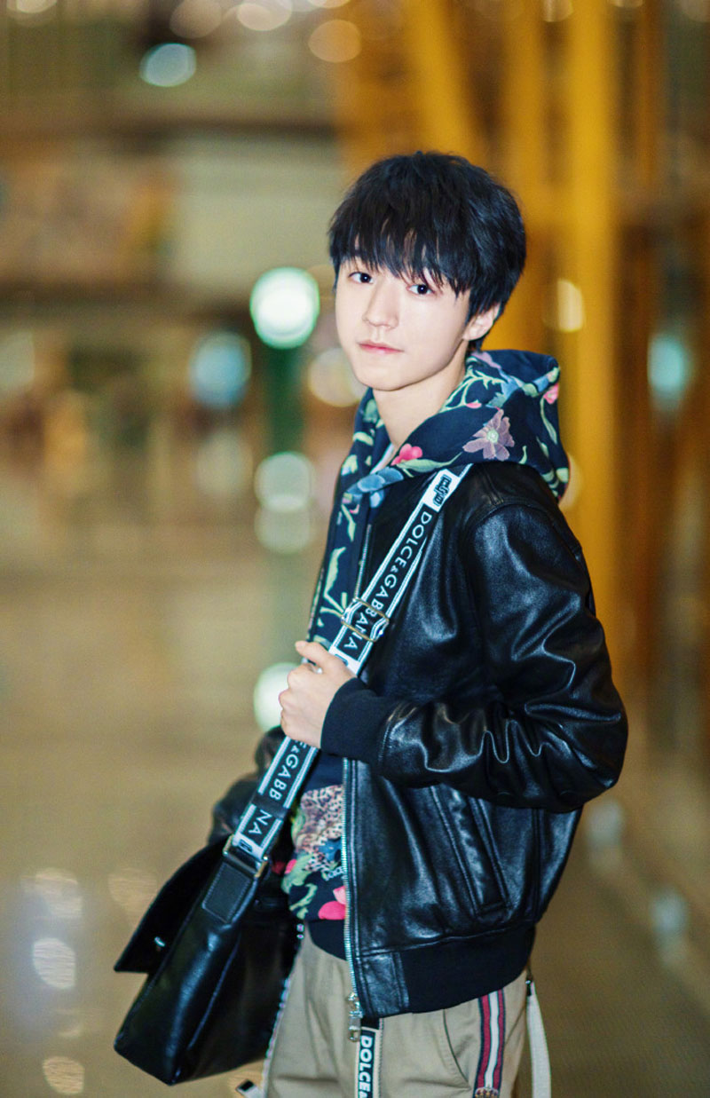 王俊凯帅气机场照图片36