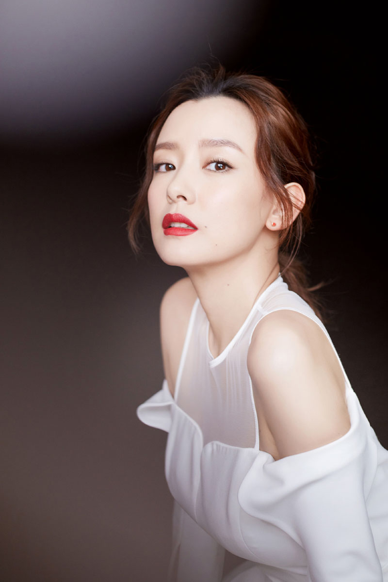 周奇奇霸气干练活动写真图片69