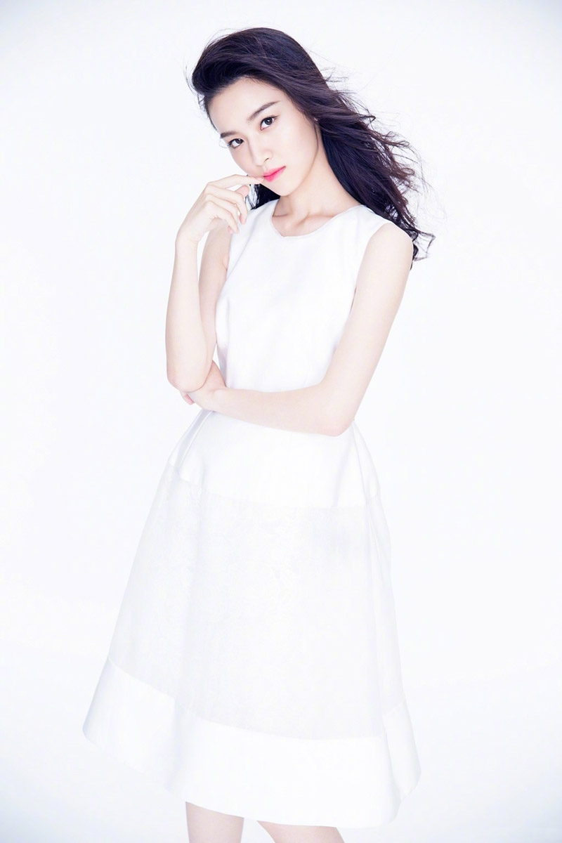 梁婧娴优雅恬静白裙写真图片28